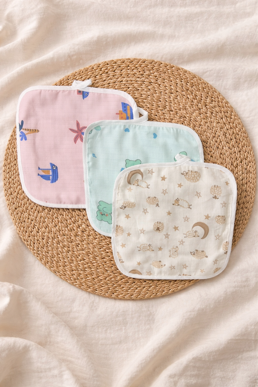 Baby Muslin Wash Cloth with Hook – 35×35 cm (Pack of 3)