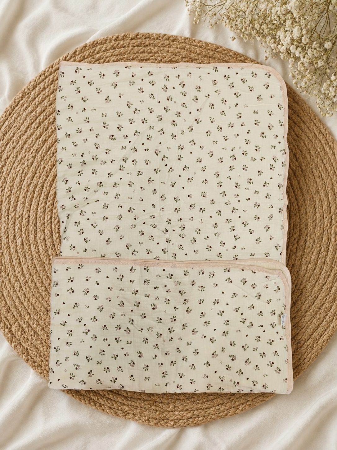 Small Flower Muslin Quilt Blanket Comes Bed